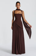 Quendrida | Timeless maxi dress with an elegant neckline and tailored fit