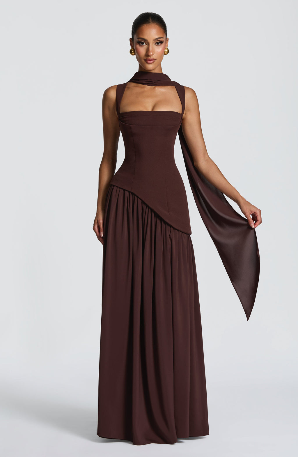 Quendrida | Timeless maxi dress with an elegant neckline and tailored fit