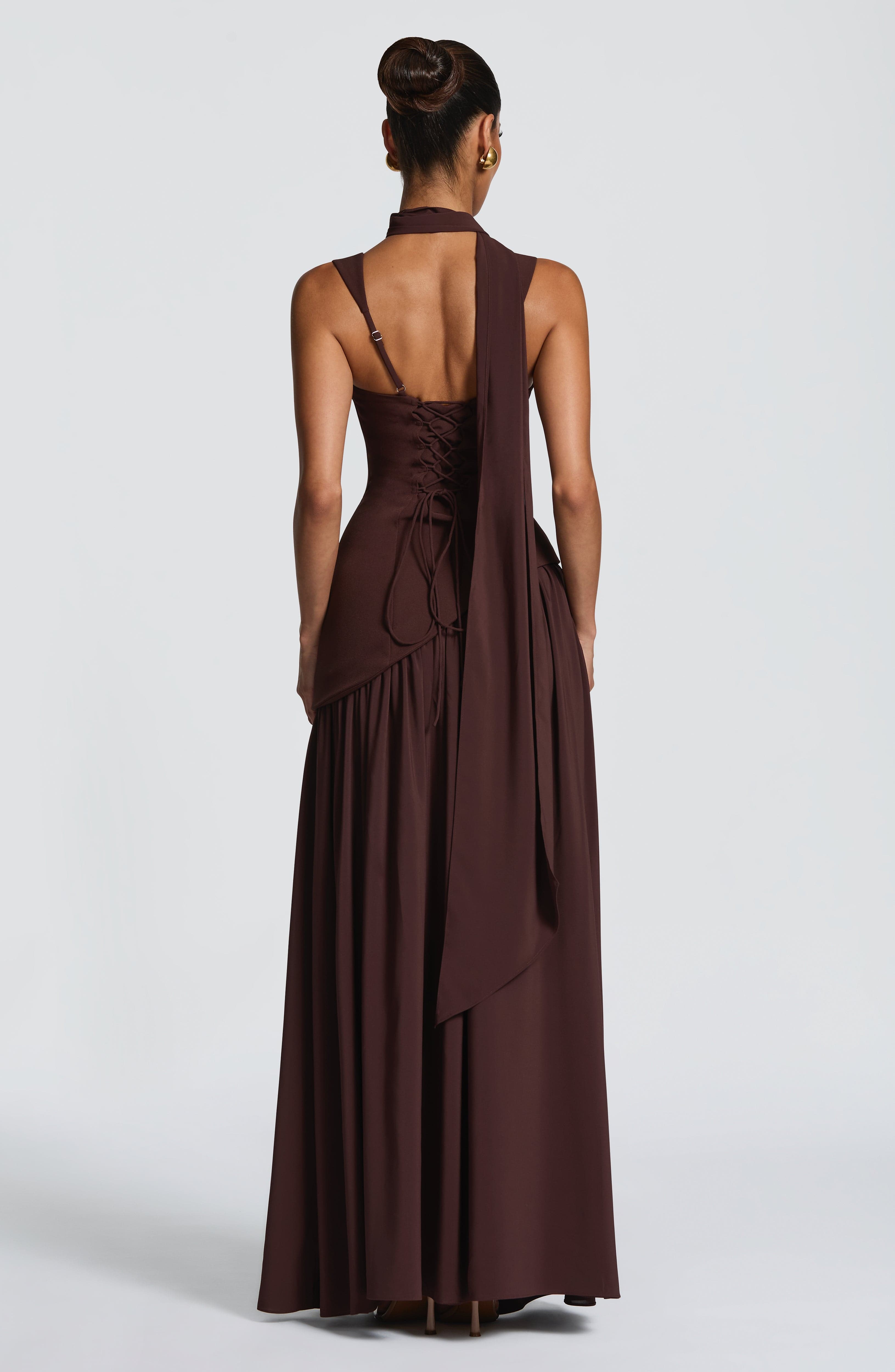 Quendrida | Timeless maxi dress with an elegant neckline and tailored fit