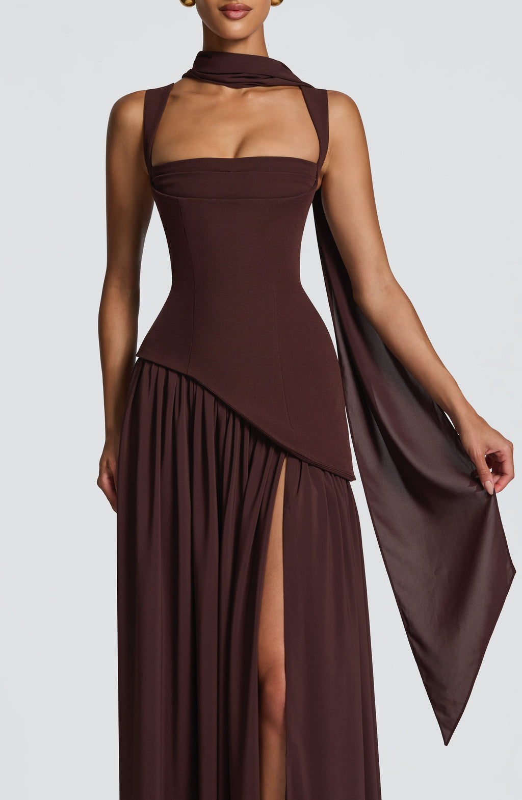 Quendrida | Timeless maxi dress with an elegant neckline and tailored fit