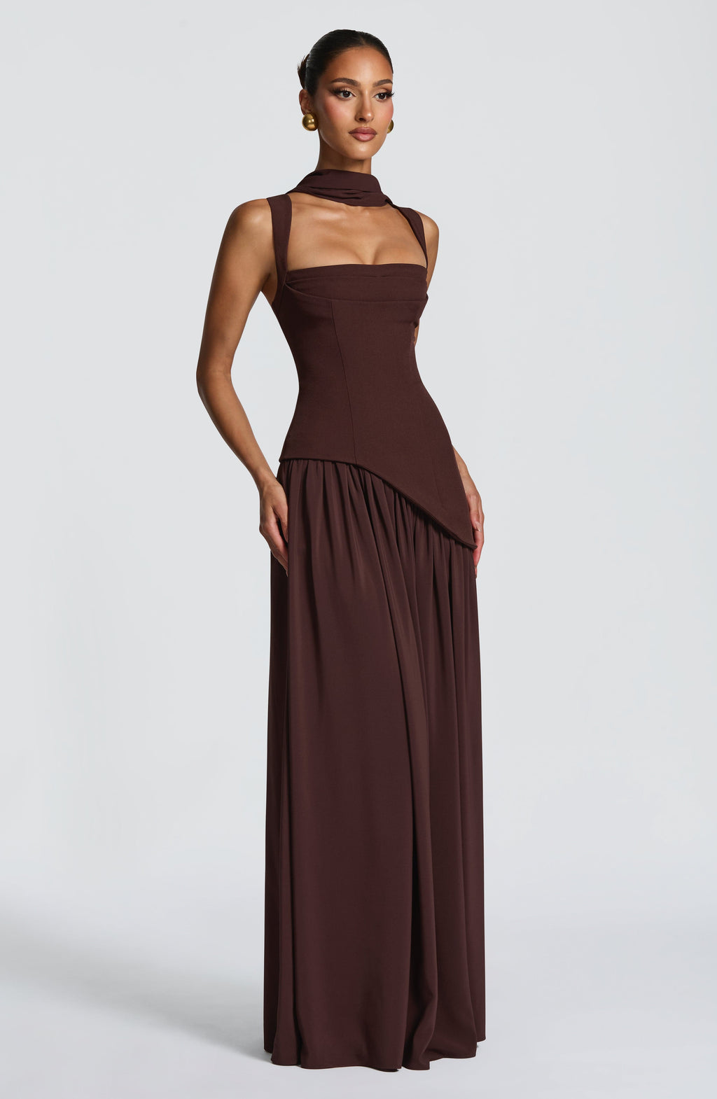 Quendrida | Timeless maxi dress with an elegant neckline and tailored fit